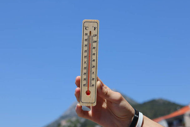 Teploměr vykazuje vysoké teploty - Fotografie, Obrázek