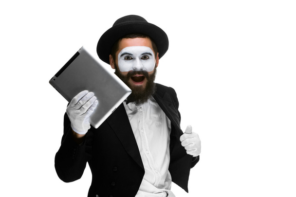 Man with a face mime working on laptop - Valokuva, kuva