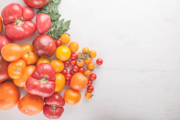 variation des tomates fraîches mûres avec espace de copie - Photo, image