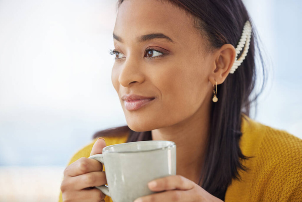 a young woman drinking coffee at home. - Φωτογραφία, εικόνα