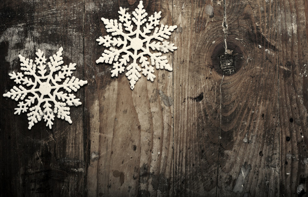 Flocons de neige sur fond de bois grunge. Concept vacances d'hiver
  - Photo, image