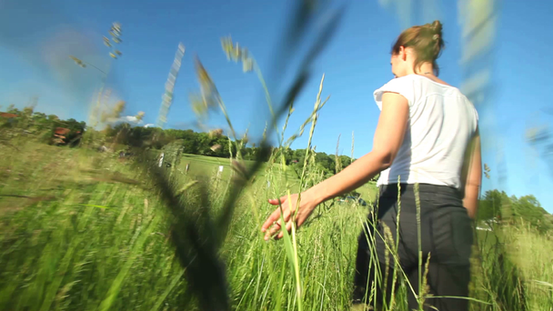 Megható hosszú gras nő - Felvétel, videó