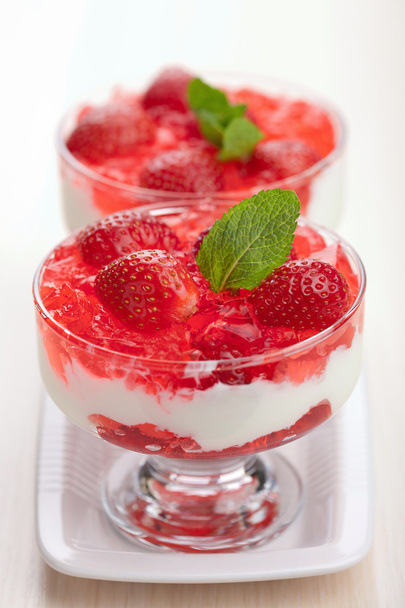 Dessert aux fraises fraîches - Photo, image