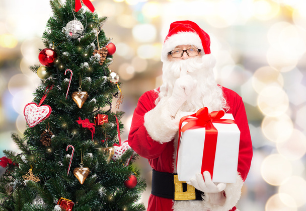 man in costume of santa claus with gift box - Zdjęcie, obraz