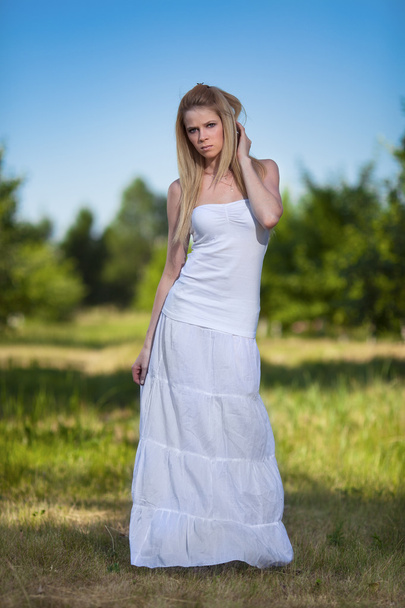 Beautiful young blonde woman in park - Valokuva, kuva
