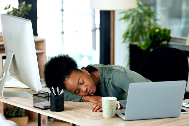 Power naps are helpful for productivity. a young businesswoman taking a nap at work - Фото, изображение