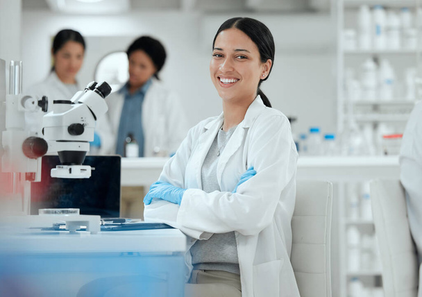 Any time you need help Ill be there. a confident young female scientist in her lab - Foto, Imagem