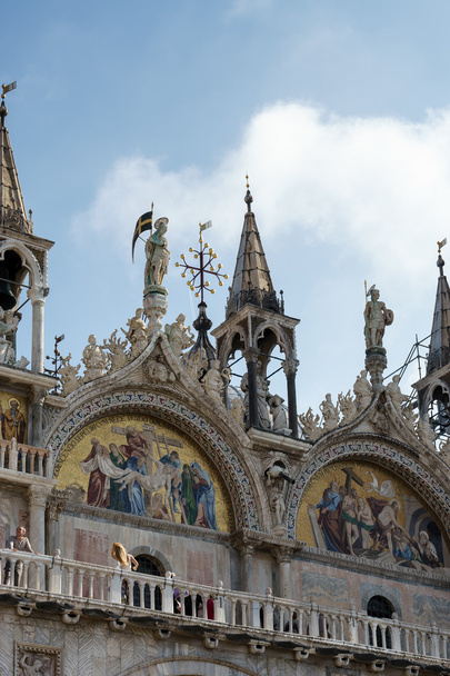 Vue partielle de la basilique Saint-Marks Venise
 - Photo, image