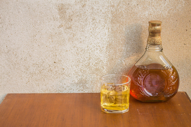 Whisky de botella
 - Foto, imagen