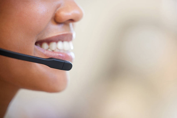 Appealing to customers with her friendly manner. Closeup shot of an unrecognisable businesswoman wearing a headset while working in a call centre - Foto, Imagem