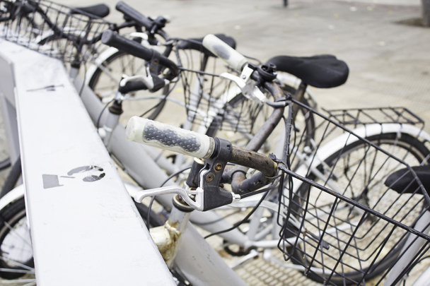 велосипеды припаркованы
 - Фото, изображение