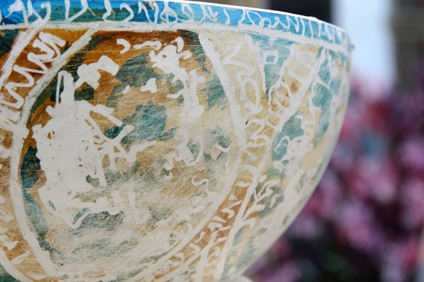 A closeup shot of art on a clay pot - Fotoğraf, Görsel
