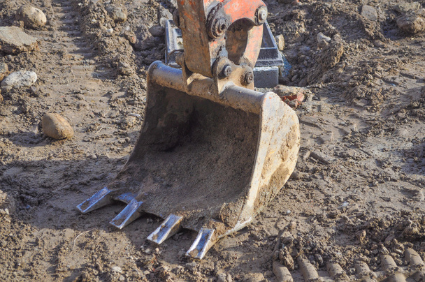 Excavadora cavando un agujero
 - Foto, Imagen
