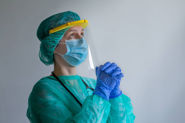 doctor in PPE suit uniform has stress and pray in Coronavirus outbreak or Covid-19, Concept of Covid-19 quarantine.Emotional stress of overworked doctor and medical care team during covid-10 period. - Foto, imagen