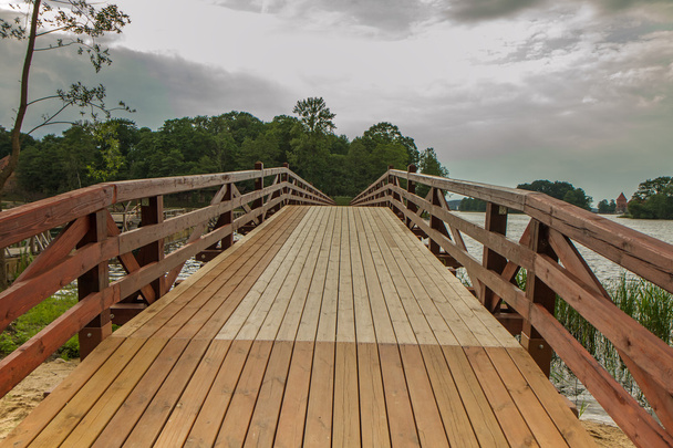 ponte sul lago
 - Foto, immagini