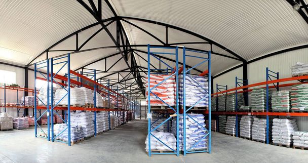 Large warehouses of sacks of animal feed. Veterinary production. Animal feed in stock. Pallets with cargo - Foto, Imagen