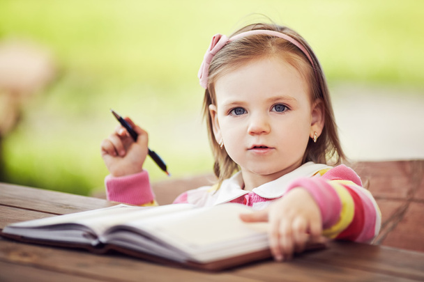 cute little girl learning to write - 写真・画像
