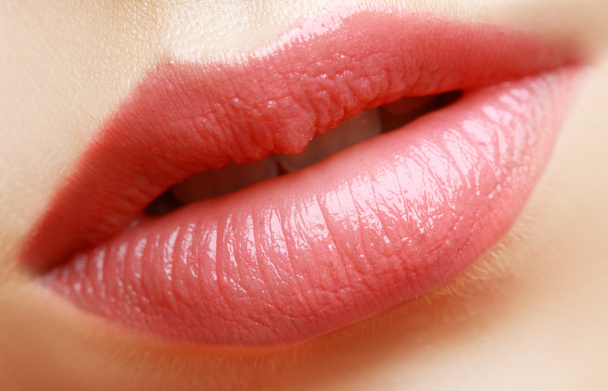 Red mate lips close-up - Foto, afbeelding
