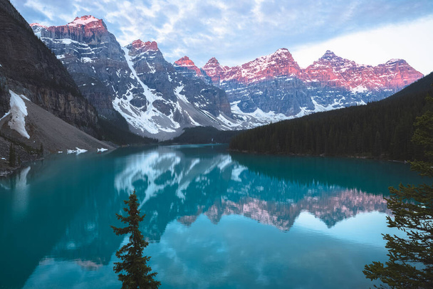 Scenic sunset or sunrise view of Moraine Lake landscape, a popular tourist destination in Banff National Park, Alberta, Canada in the Rocky Mountains. - Фото, изображение