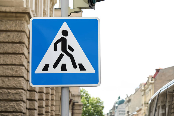 Post with Pedestrian Crossing road sign in city - 写真・画像