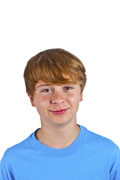 portret szczęśliwy chłopiec z niebieską koszulę w studio - Zdjęcie, obraz