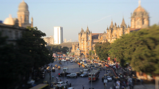 Tráfico de peatones y vehículos en la India
 - Metraje, vídeo