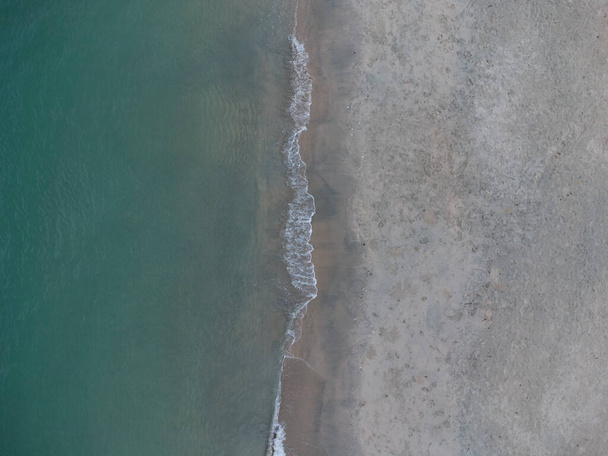 aerial view looking down on the shoreline. - Valokuva, kuva