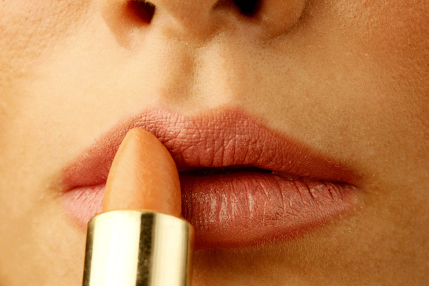Applaying lipstick - Valokuva, kuva