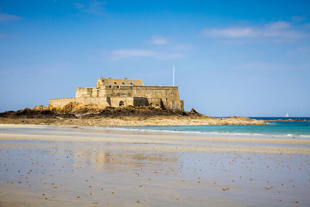 Fort National island, beach and sea in Saint-Malo city, Brittany, France - Fotó, kép