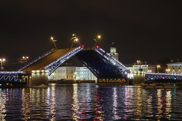 Дворцовый мост в Санкт-Петербурге
 - Фото, изображение