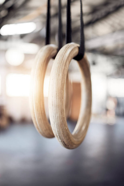 Work harder than yesterday. gymnastic rings in a gym with no people - Foto, imagen