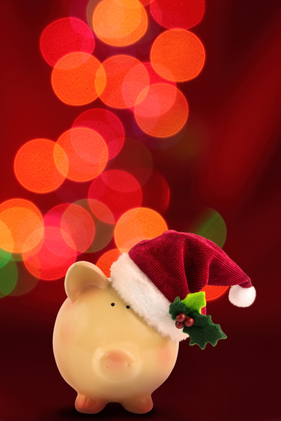 Karácsonyi Piggy bank Santa ünnepi bokeh háttérrel - Fotó, kép