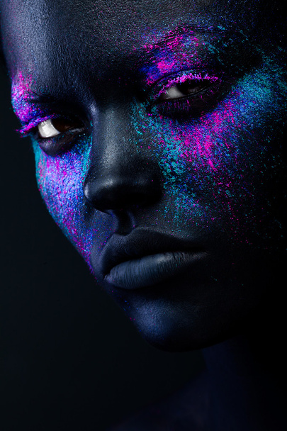 Black woman face with neon make-up - Fotoğraf, Görsel