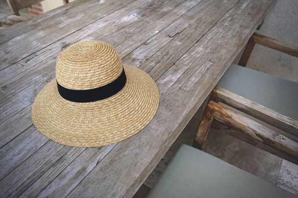 Straw hat on a wooden table - Fotografie, Obrázek