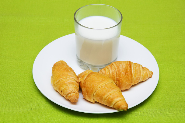 Croissants and milk - Foto, afbeelding