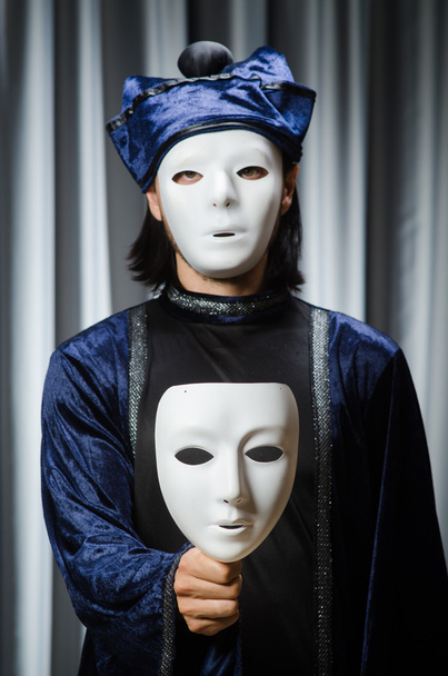Vtipný koncept s divadelní maskou - Fotografie, Obrázek
