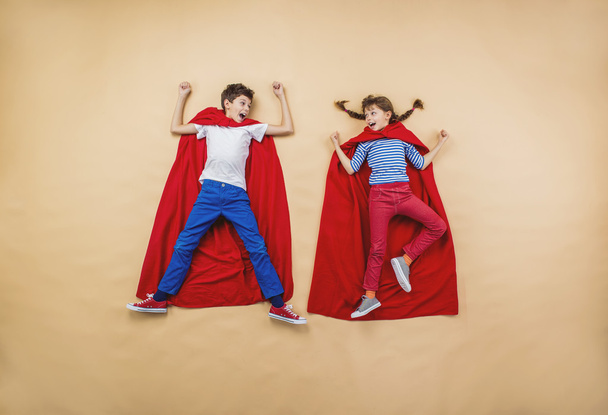 Süper kahramanlar oynayan çocuklar - Fotoğraf, Görsel