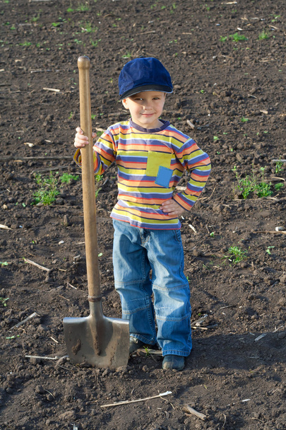 Little children with big shovel - Foto, immagini