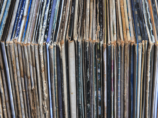 Stapel von Schallplatten in Umschlägen - Foto, Bild