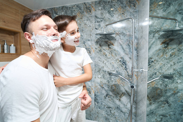 Shaving has become fun for dad and little son, both lathered and in good spiritst the day started out fun - Fotoğraf, Görsel