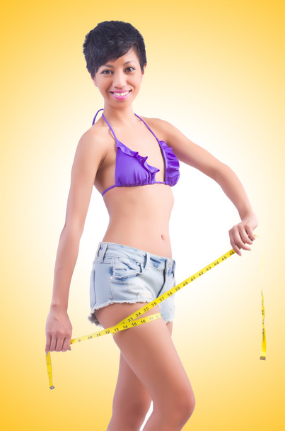 Mujer en bikini en concepto de dieta
 - Foto, Imagen