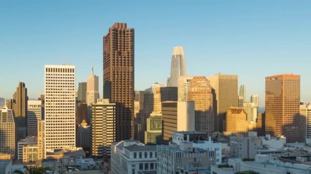 Ciudad de San Francisco centro de negocios rascacielos en la azotea timelapse desde el atardecer hasta la noche en California Estados Unidos - Metraje, vídeo