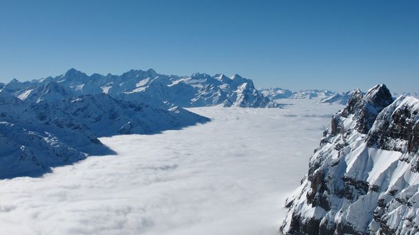 Näkymä Titlisistä kohti Eiger Monchia ja Jungfrauta
 - Valokuva, kuva