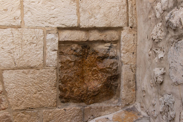 Ruka Ježíše na kameni v páté stanici Via Dolorosa - Jeruzalém, Izrael - Fotografie, Obrázek