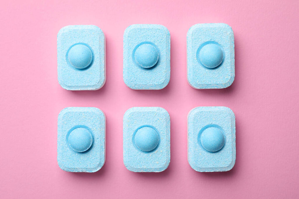 Water softener tablets on pink background, flat lay - Zdjęcie, obraz