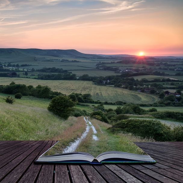 Краєвид зображення літніх панорамою заходу сонця над село Англійська концентрац - Фото, зображення