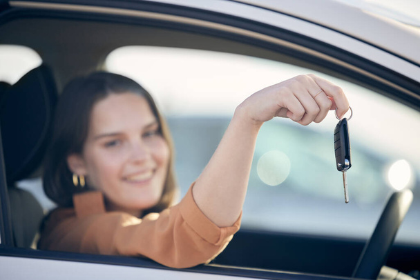 The most scenic roads in life are the detours. a woman holding the keys to her new car outside - Foto, Imagen