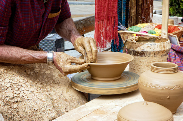 Potter works a potter 's wheel
 - Фото, изображение