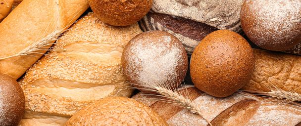 Heap of fresh bread, top view - Фото, изображение