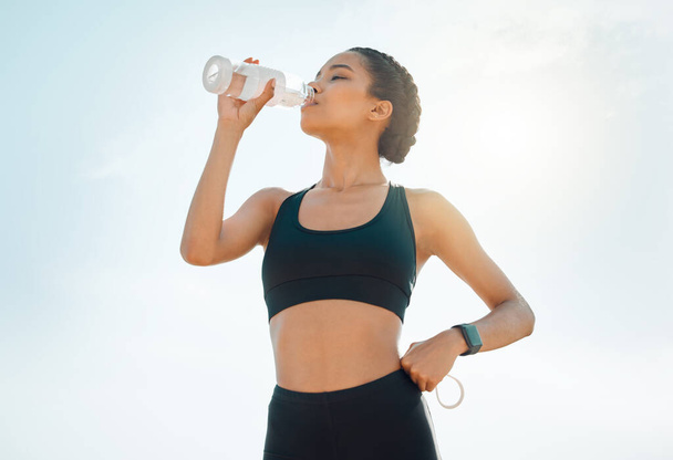 Water breaks are a necessity. a young woman re hydrating during a workout - Photo, Image